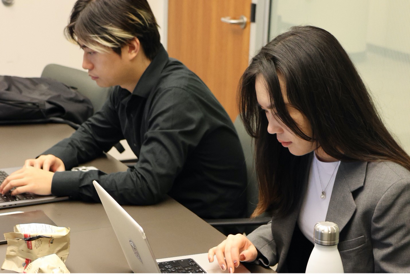 MBAN students Jay Liu and Linlin Li working through the complex business problem from Google Cloud.